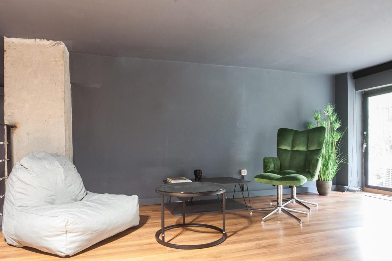 Trendy Industrial Apt Next To Museum Of Acropolis アテネ エクステリア 写真