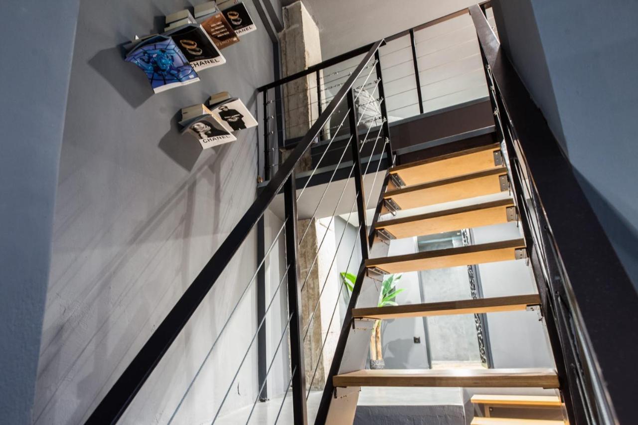Trendy Industrial Apt Next To Museum Of Acropolis アテネ エクステリア 写真