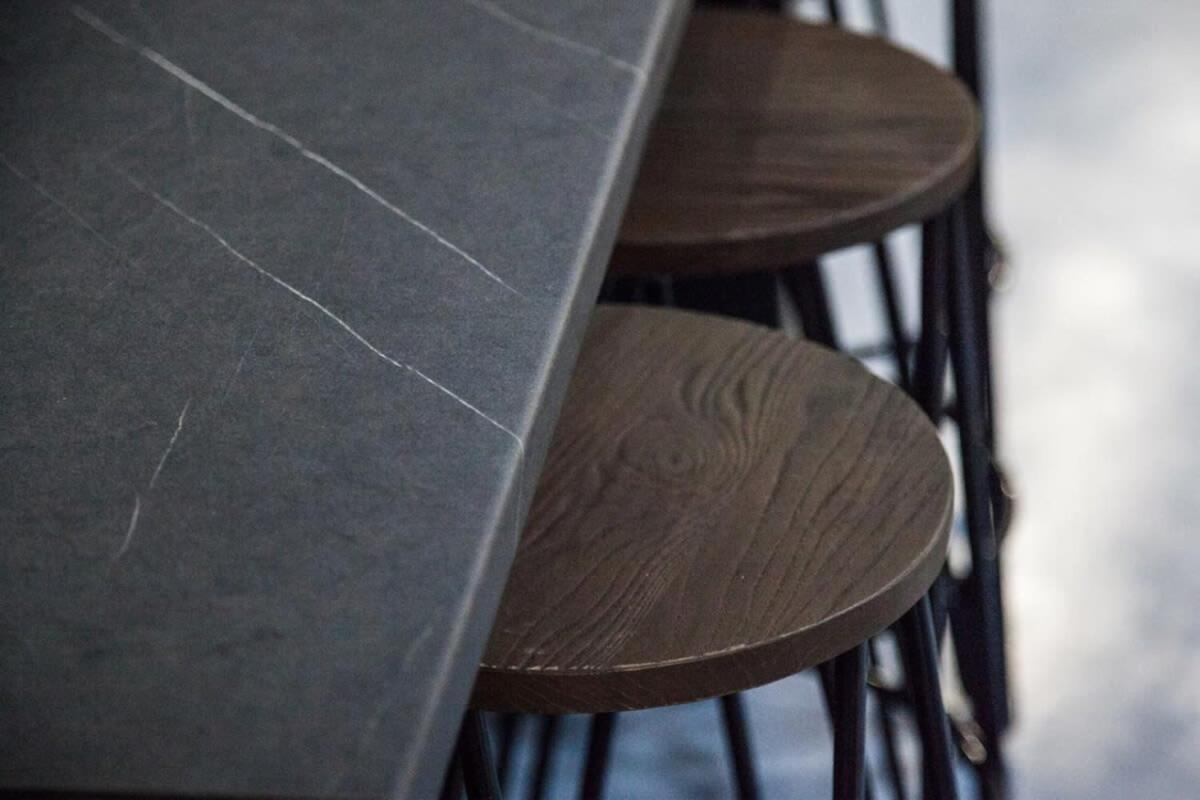 Trendy Industrial Apt Next To Museum Of Acropolis アテネ エクステリア 写真