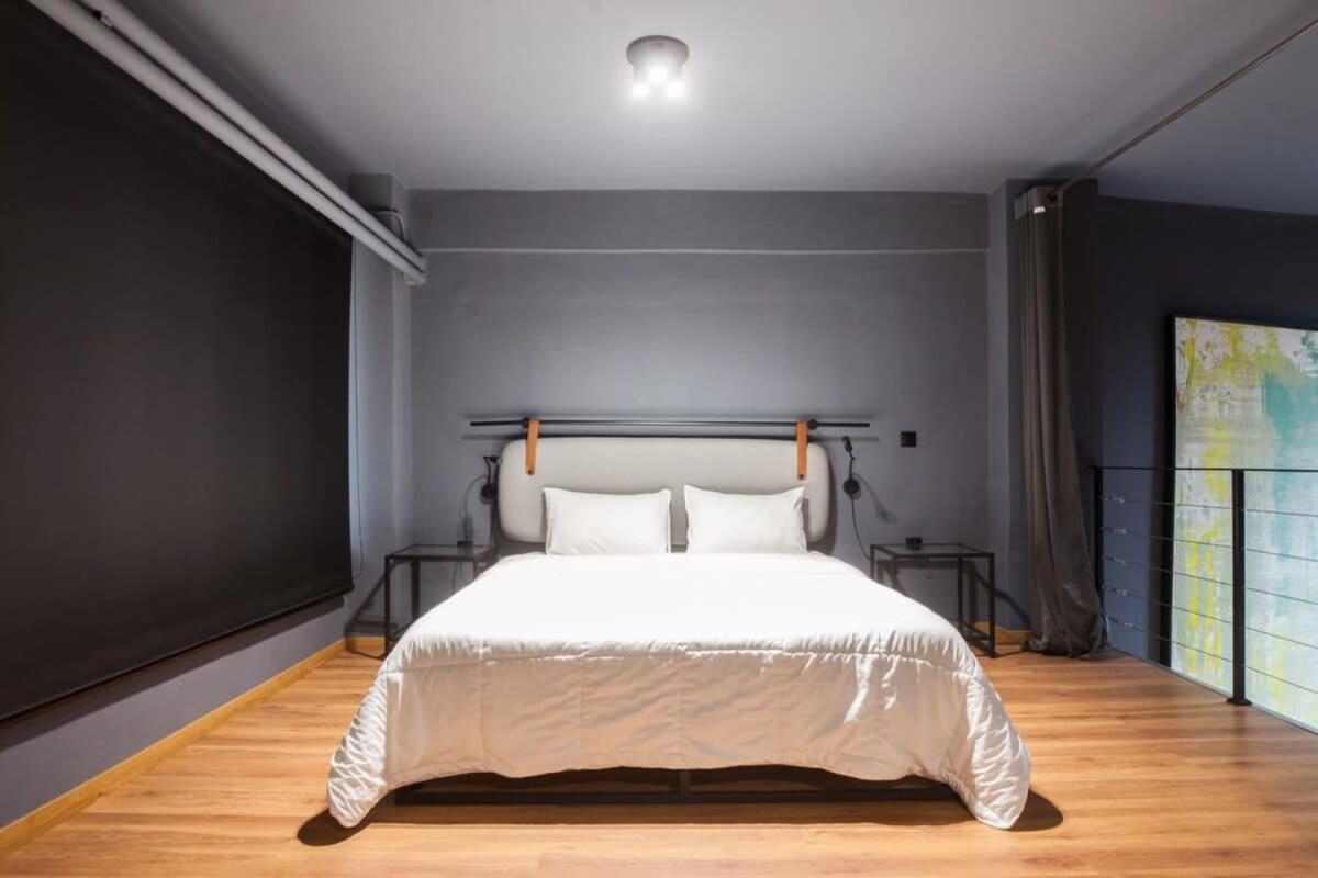 Trendy Industrial Apt Next To Museum Of Acropolis アテネ エクステリア 写真