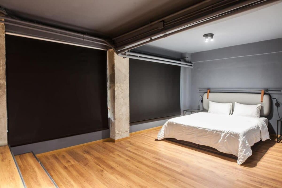Trendy Industrial Apt Next To Museum Of Acropolis アテネ エクステリア 写真