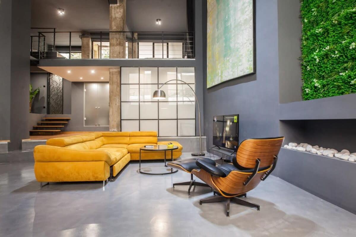 Trendy Industrial Apt Next To Museum Of Acropolis アテネ エクステリア 写真