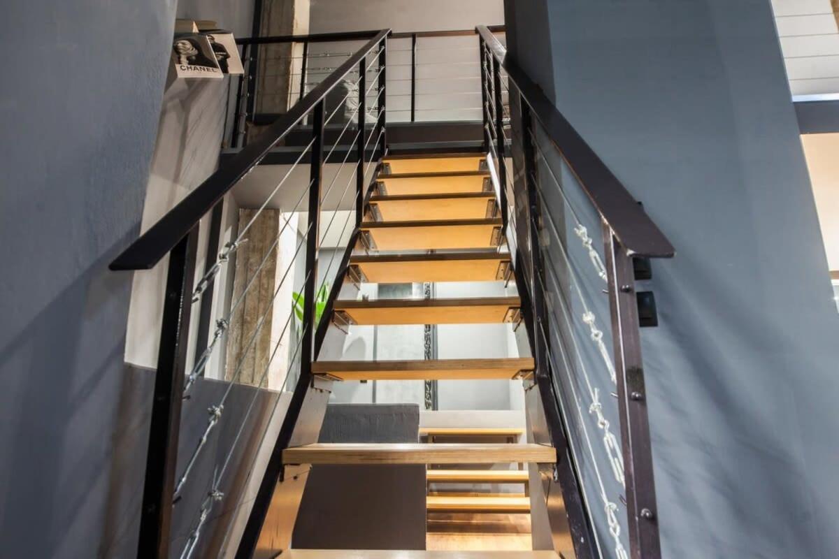 Trendy Industrial Apt Next To Museum Of Acropolis アテネ エクステリア 写真